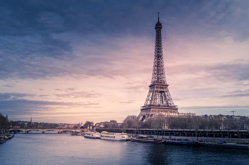 Dasmë në Paris me QR kod për ndarjen e fotove të të ftuarve