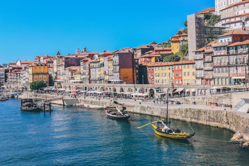 Dasmë në Porto pranë Duros me QR kod për fotot e të ftuarve